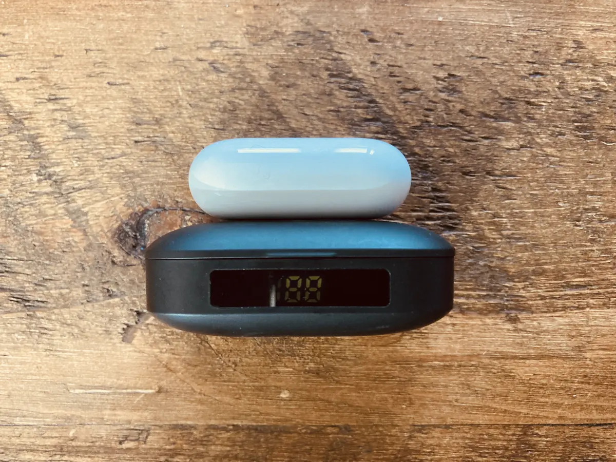 airpod-case-size-side