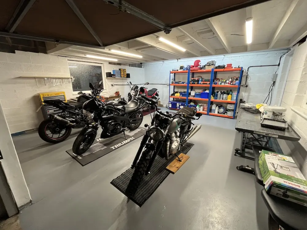 Finished garage / workshop